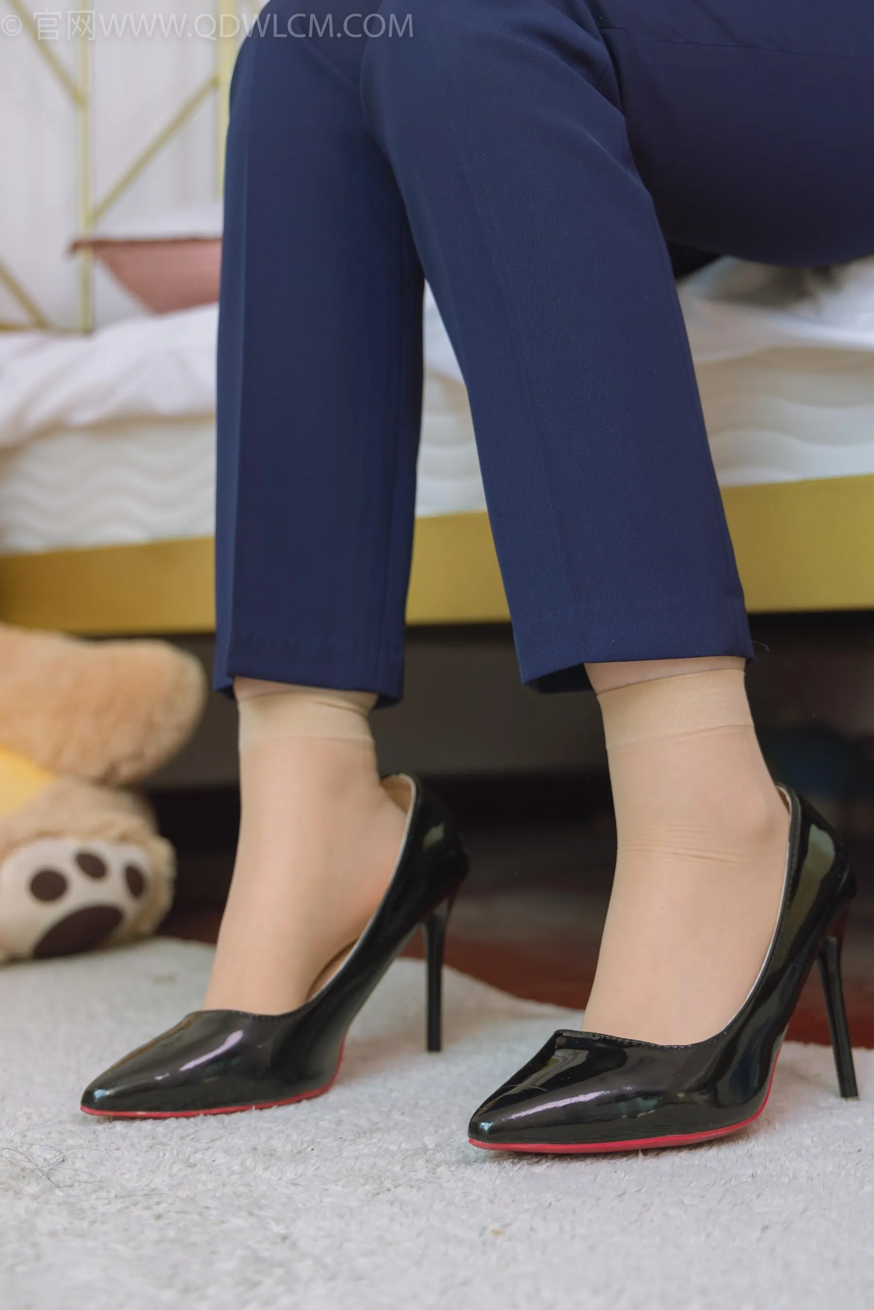 物恋传媒 NO.1500 兮兮-银行小秘书 [151P]插图4